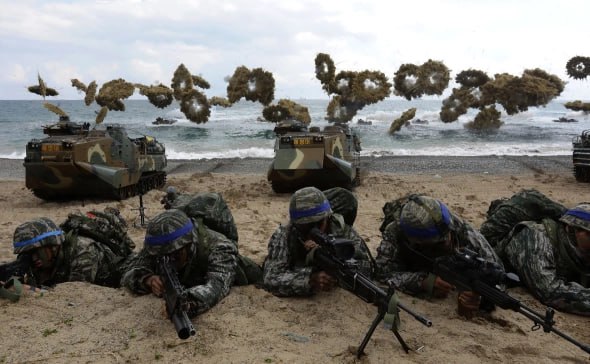 ВМС Южной Кореи отрабатывают десантные операции. Подготовка к возможному конфликту с КНДР