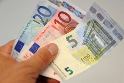 Теперь россияне для получению визы во Францию должны заплатить 35,5 евро