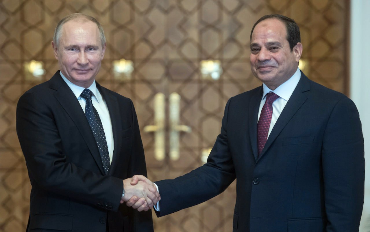 Президент России поблагодарил египетского лидера за помощь в эвакуации граждан РФ из Газы