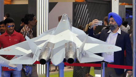 Россия участвует в авиационной выставке в Индии