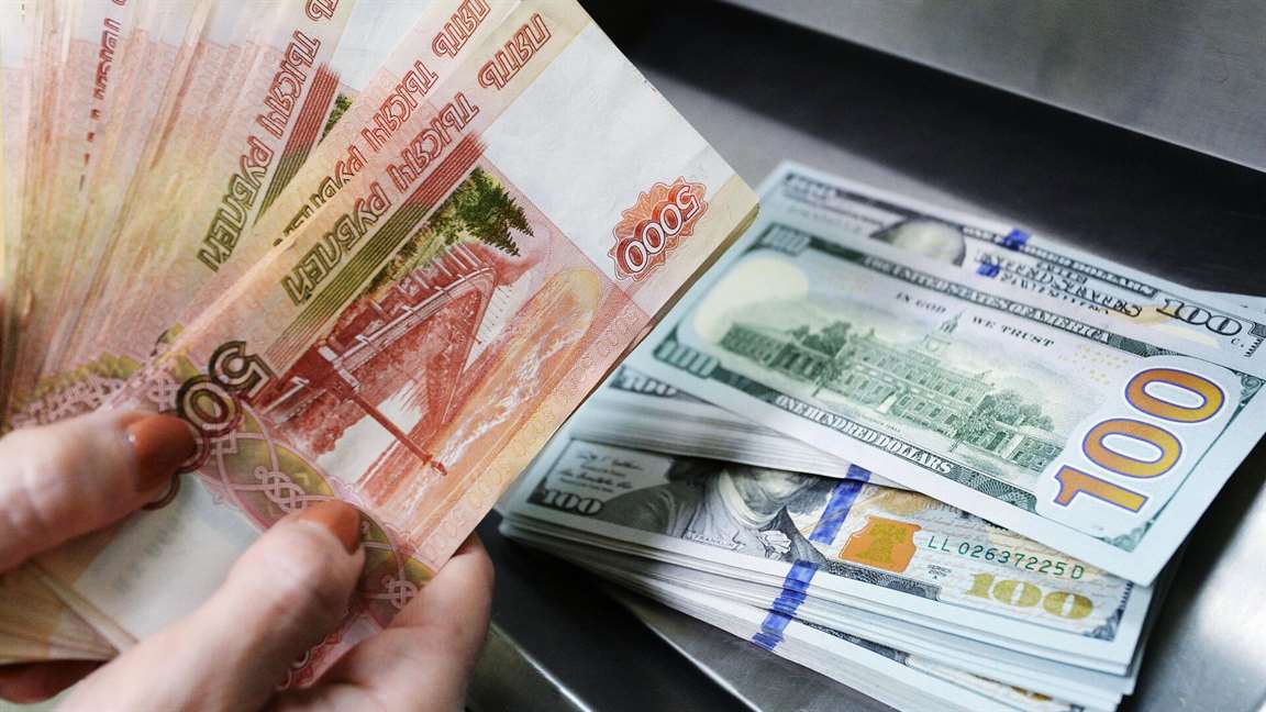 В банках и банкоматах объем наличных превысил 2 трлн рублей