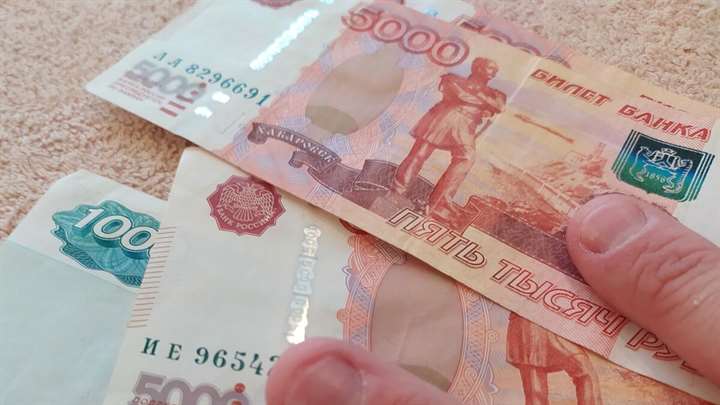 На школьный выпускной родители потратят больше 16 тысяч рублей