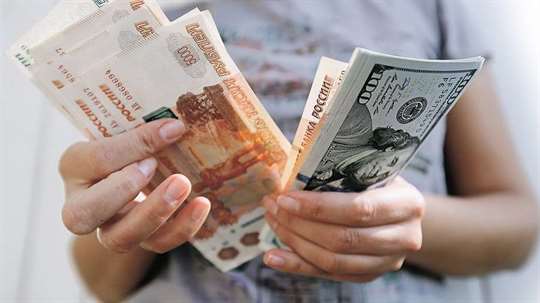 Россияне не заплатили по кредитам почти 2 трлн рублей с начала 2023 года