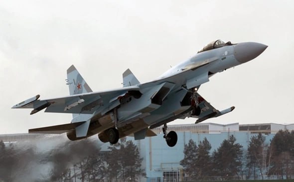 Армия России получила партию новых истребителей. Поставка Су-35С