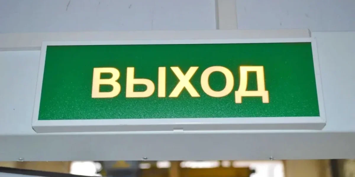 «Выход» вместо Exit: как новый закон изменит вывески и рекламу в России