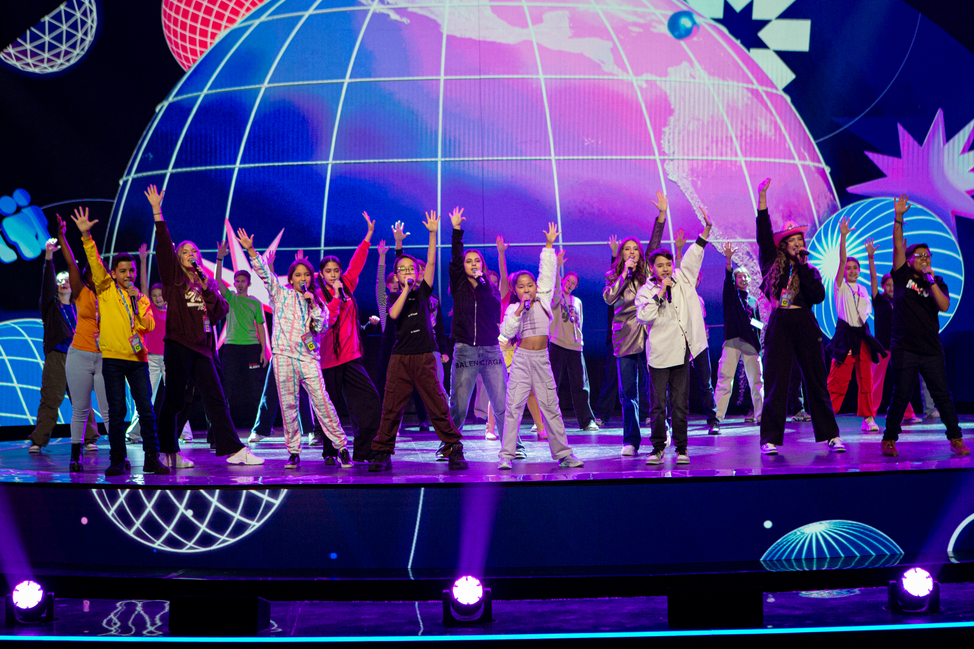 Российский и китайский певцы стали победителями детского конкурса песни «Наше поколение»