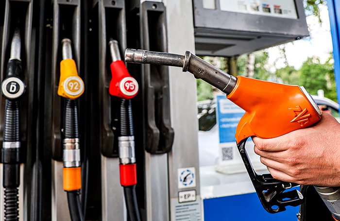 Цены на топливо в России снизились благодаря действиям правительства