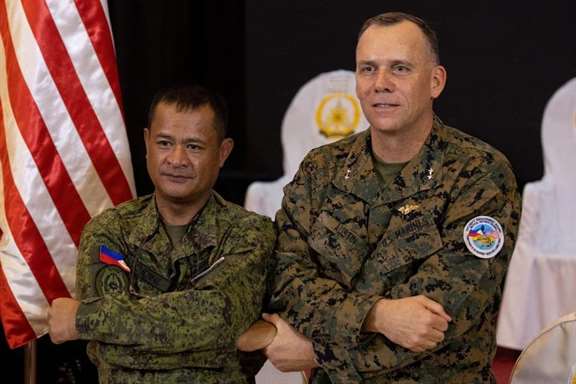 США и Филиппины угрожают Китаю