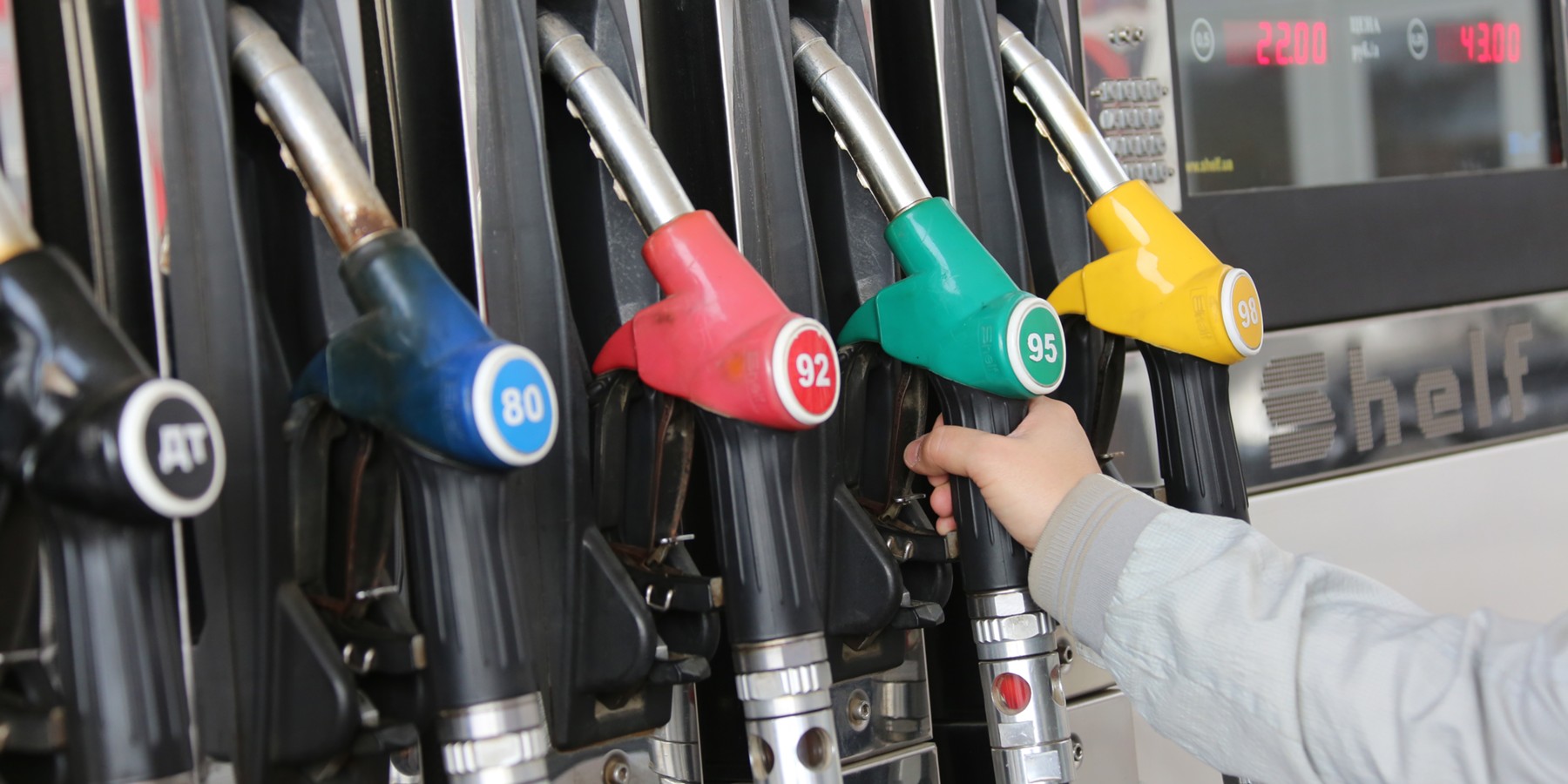 ФАС завела несколько дел против АЗС из-за завышения цен на топливо