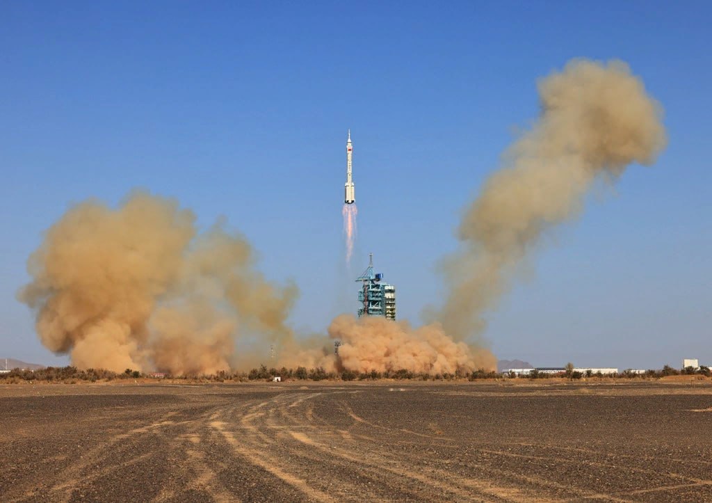 Китай совершил новый запуск пилотируемого корабля в космос. Миссия тайконавтов