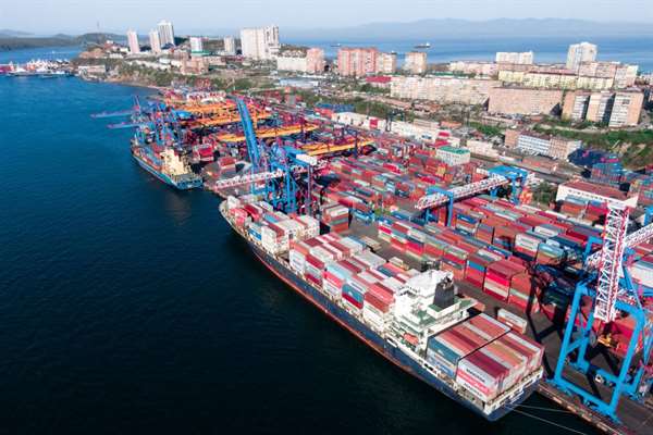 Порт Владивосток стал транзитным для Китая