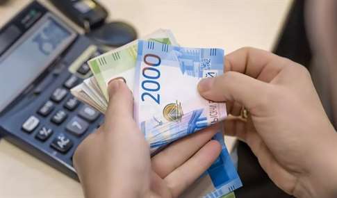Количество недовольных своей зарплатой россиян выросло до 71%