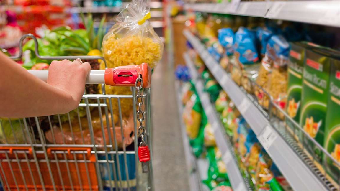 Продажи продовольственных товаров упали на 5%