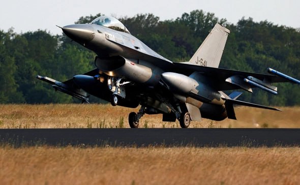Пентагон назвал сроки обучение пилотов ВВС Украины использованию F-16