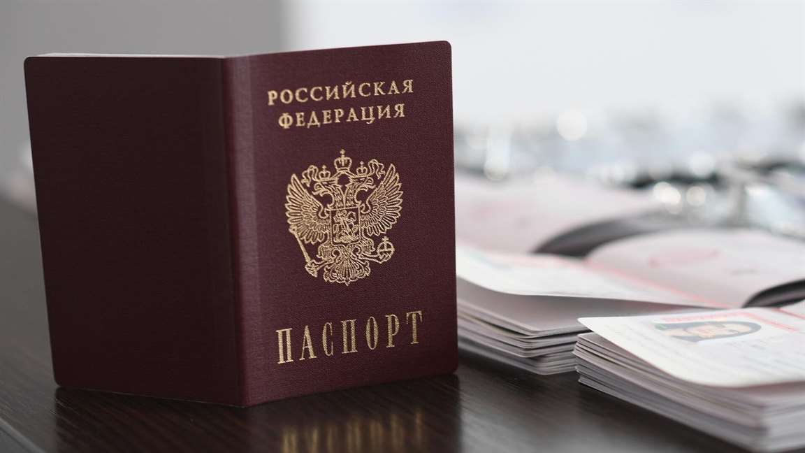 Первый паспорт россиянам будут вручать в торжественной обстановке
