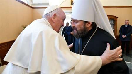 Папа Франциск и митрополит Иларион обменялись приветствиями в Будапеште