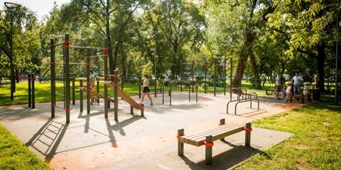Более 350 спортивных площадок подготовили к летнему сезону в парках столицы